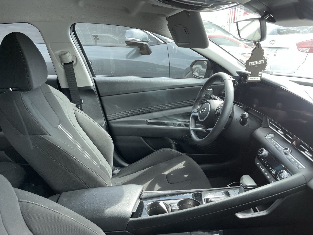 Used 2023 Hyundai Elantra SEL w/ Convenience Package FWD image 5