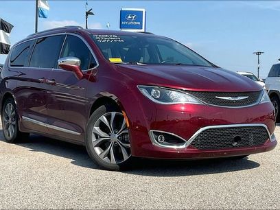 Used 2019 Chrysler Pacifica Limited w/ Tire & Wheel Group