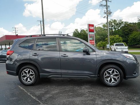 Used 2023 Subaru Forester Premium AWD/4WD image 2