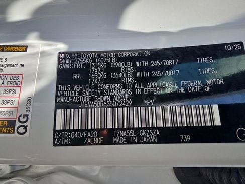 Used 2025 Toyota 4Runner SR5 AWD/4WD image 36