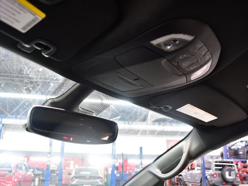 Used 2025 Chrysler Pacifica Select FWD image 32