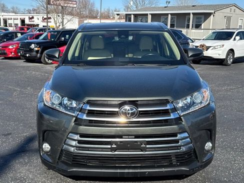 Used 2017 Toyota Highlander Limited w/ Carpet Mat Package image 10