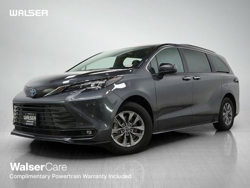 Used 2025 Toyota Sienna XLE AWD/4WD image 1