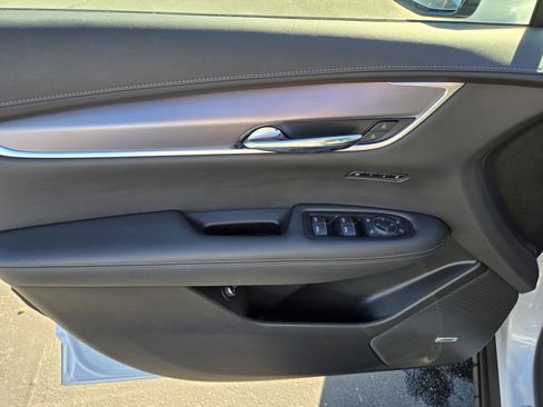 Used 2025 Cadillac XT6 Luxury image 16