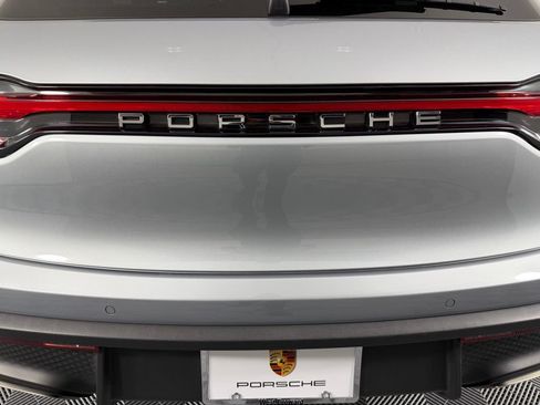 Certified 2024 Porsche Macan AWD/4WD image 14