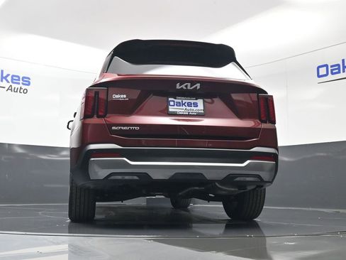 Certified 2025 Kia Sorento EX image 46