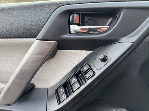 Used 2016 Subaru Forester 2.5i Touring w/ Eyesight & Navigation System image 22