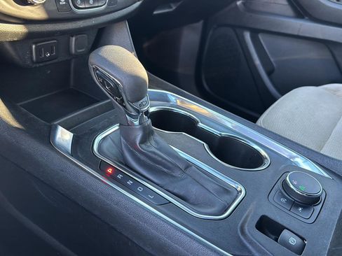 Used 2022 Chevrolet Traverse LS image 24