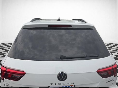 Used 2024 Volkswagen Tiguan SE R-Line AWD/4WD image 8