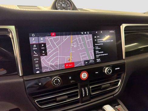 Used 2026 Porsche Macan AWD/4WD image 14