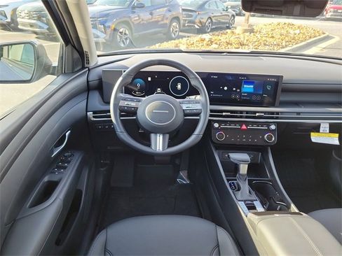 Certified 2025 Hyundai Tucson SEL image 12