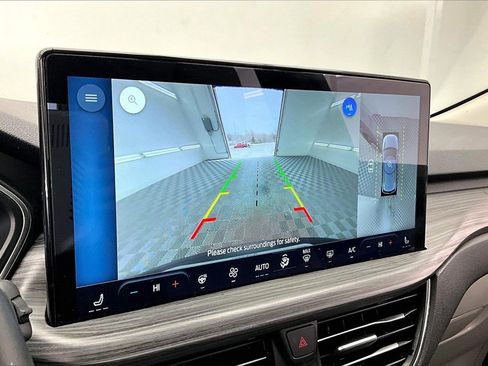 Used 2025 Ford Escape SE w/ PHEV Premium Package image 21