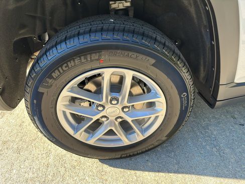 New 2025 Jeep Grand Cherokee Laredo X image 9