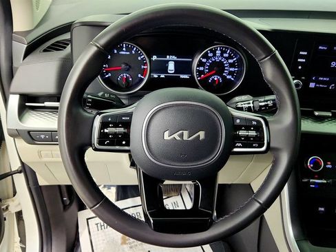 Used 2024 Kia Carnival LX FWD image 13