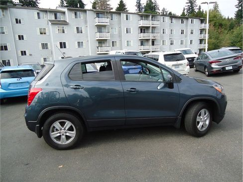 Used 2022 Chevrolet Trax LS w/ Tint and Cruise Package image 4