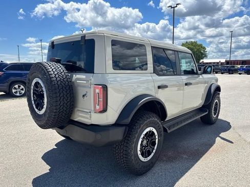 New 2026 Ford Bronco Outer Banks w/ Sasquatch Package AWD/4WD image 3