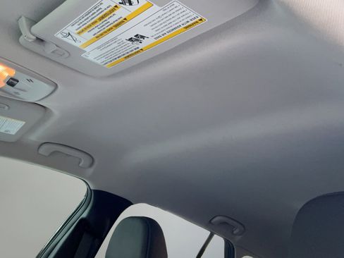 Used 2025 Chevrolet Trax LT FWD image 18