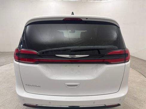 Used 2025 Chrysler Pacifica Select FWD image 24