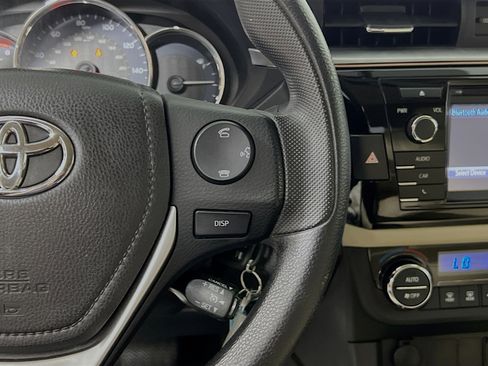 Used 2015 Toyota Corolla LE image 19