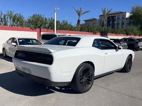 Used 2019 Dodge Challenger SXT image 2