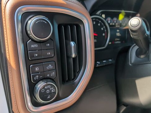 Used 2019 Chevrolet Silverado 1500 High Country w/ Technology Package AWD/4WD image 13
