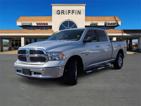 Used 2019 RAM 1500 Classic SLT w/ Luxury Group image 11
