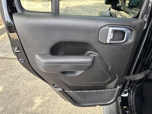 Used 2025 Jeep Wrangler Sport S image 24