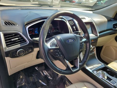 Used 2019 Ford Edge Titanium FWD image 10