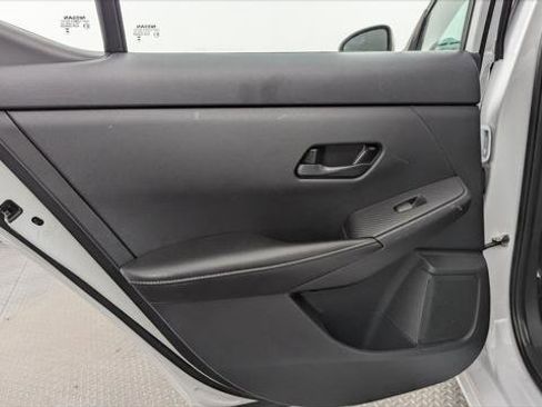 Used 2024 Nissan Sentra SV FWD image 16