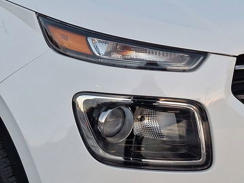 New 2026 Hyundai Venue SEL FWD image 9