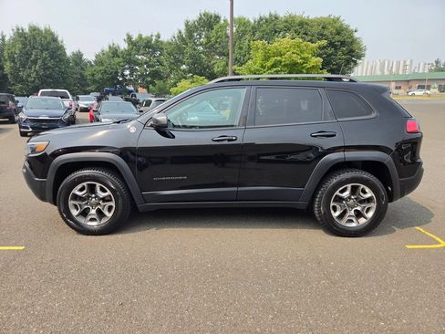 Used 2019 Jeep Cherokee Trailhawk AWD/4WD image 4