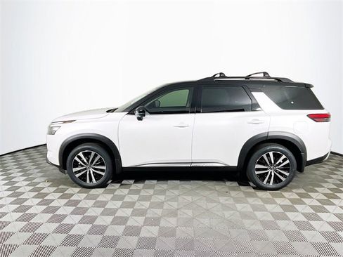 New 2025 Nissan Pathfinder Platinum image 4