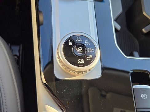 New 2026 Mitsubishi Outlander SE image 25