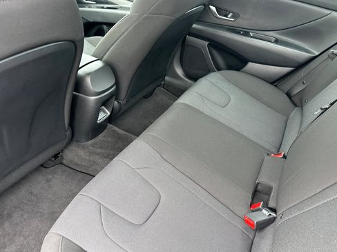 Certified 2025 Hyundai Elantra SE image 12