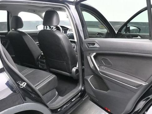 Used 2021 Volkswagen Tiguan SE AWD/4WD image 16