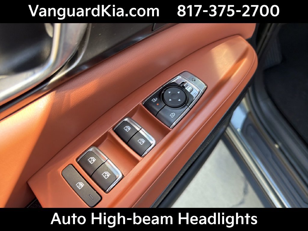 Used 2026 Kia Carnival SX w/ SX Dark Edition Package FWD image 17