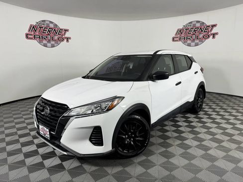 Used 2021 Nissan Kicks S FWD image 1