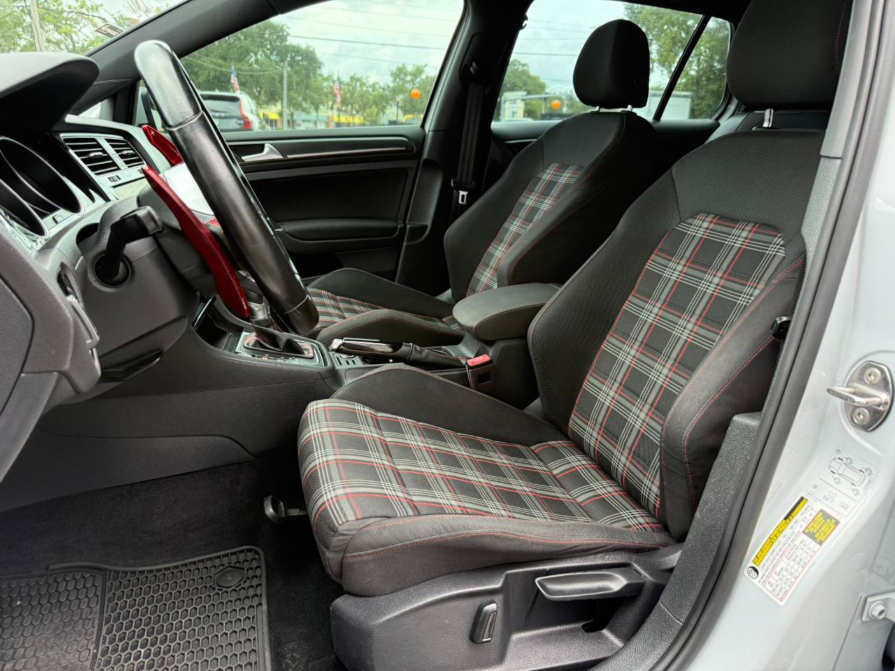 Used 2018 Volkswagen GTI SE FWD image 21