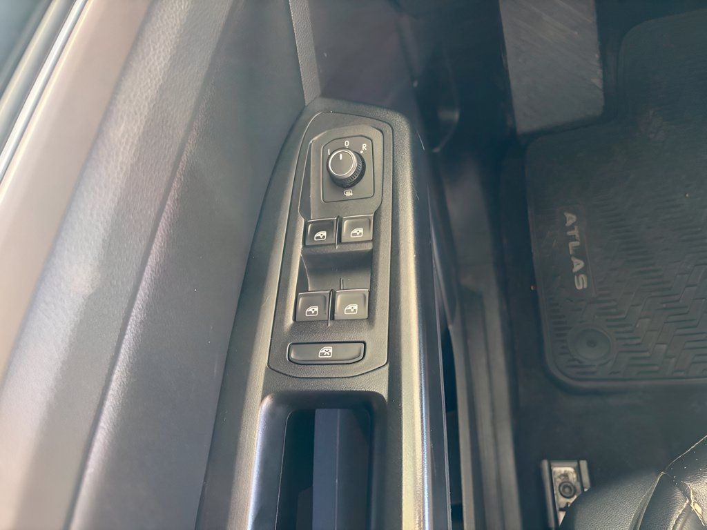 Used 2019 Volkswagen Atlas SE w/ Panoramic Sunroof Package FWD image 39