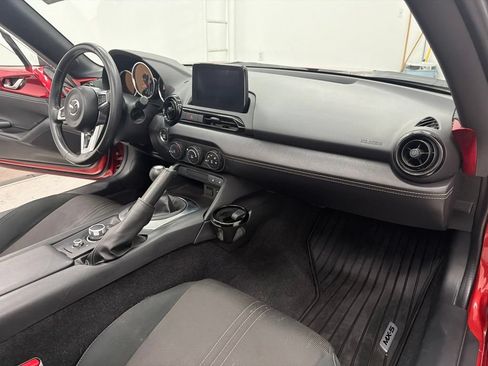 Used 2021 MAZDA MX-5 Miata Club RWD image 20