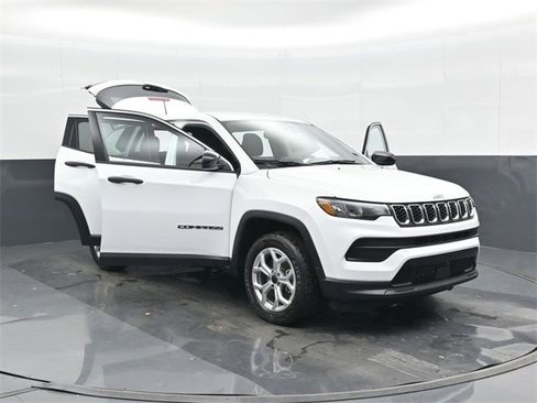 Used 2025 Jeep Compass Sport image 45