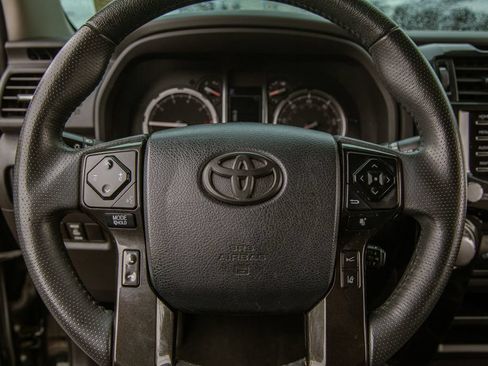 Used 2021 Toyota 4Runner TRD Off-Road Premium w/ Moonroof Package AWD/4WD image 17