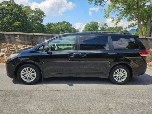 Used 2014 Toyota Sienna XLE FWD image 7
