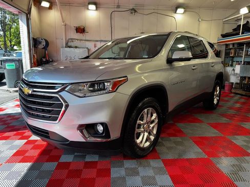 Used 2021 Chevrolet Traverse LT image 3