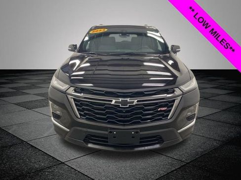 Used 2023 Chevrolet Traverse RS AWD/4WD image 3