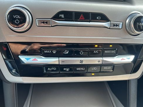 Used 2022 Ford Explorer XLT w/ Equipment Group 202A image 31