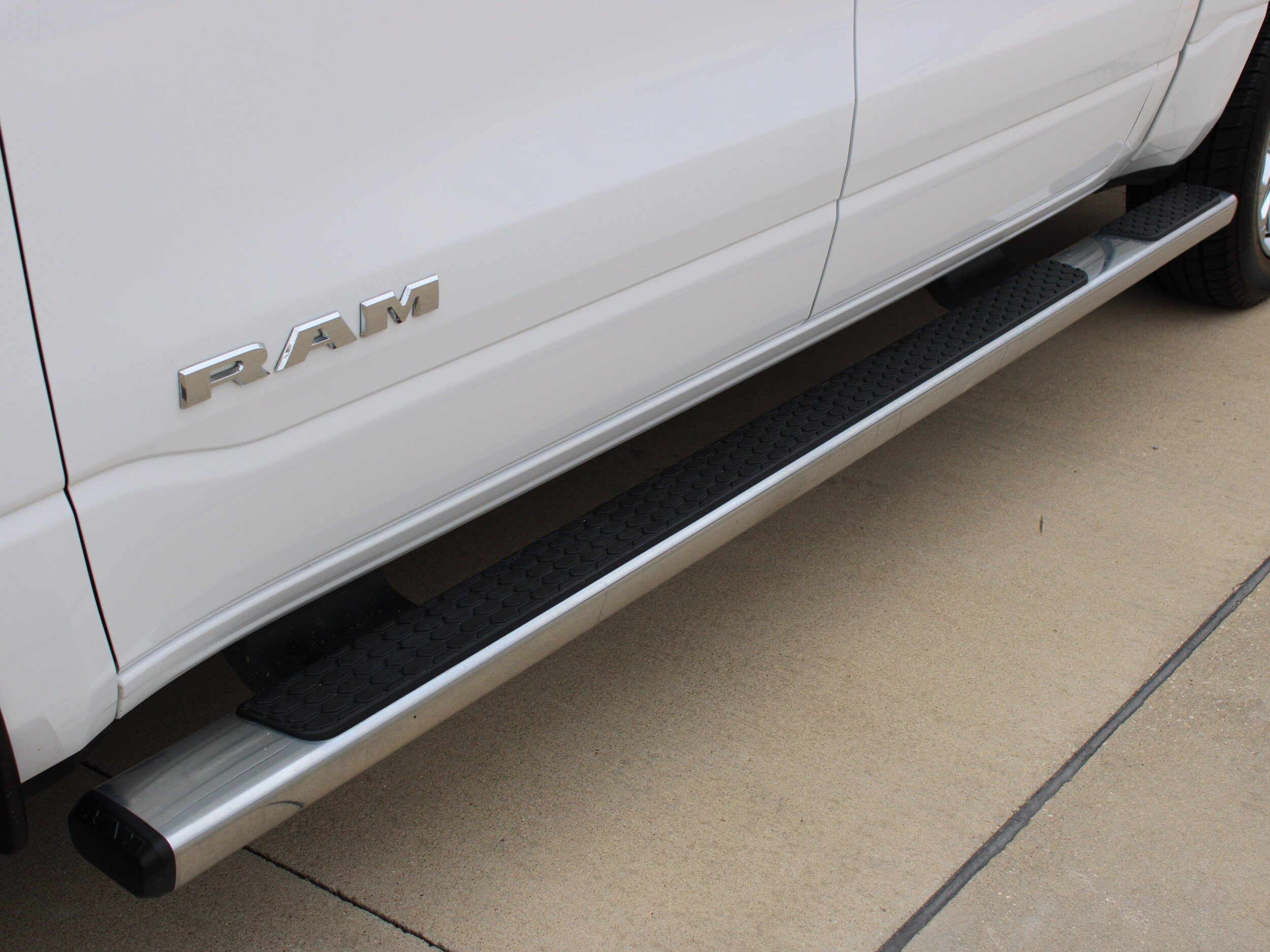 Used 2023 RAM 1500 Laramie AWD/4WD image 15
