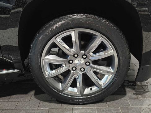 Used 2018 Chevrolet Suburban Premier image 11