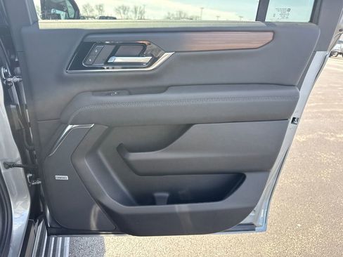 New 2026 GMC Yukon XL Denali w/ Denali Reserve Package image 38