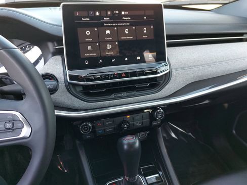 Used 2023 Jeep Compass Latitude image 19